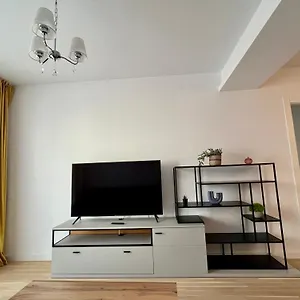 Apartment C-entral With Private Parking, Bucharest